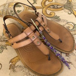 Clarks size 8 sandals, like new!  Super comfy